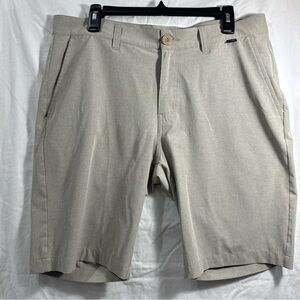 Travis Mathew Golf Shorts Men's Chino 34x10” Beige stretch button belt loop EUC